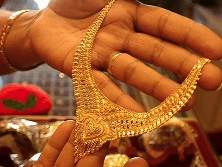 Gold at ₹99,363/10g- silver hits ₹1.14L/kg high today